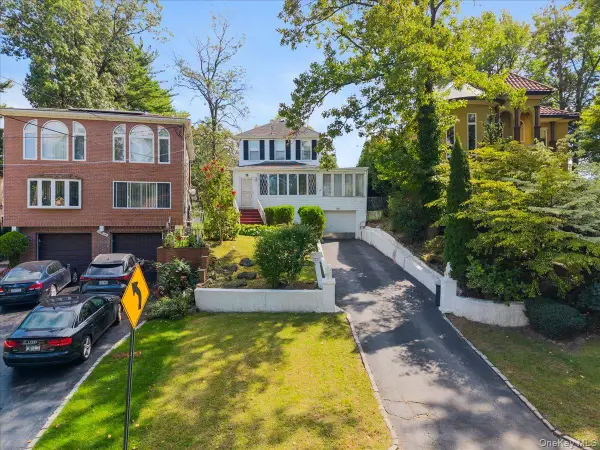195-12 Mclaughlin Avenue, Holliswood, NY 11423
