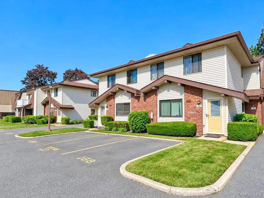 162 Cambridge Drive, Copiague, NY 11726 - #2