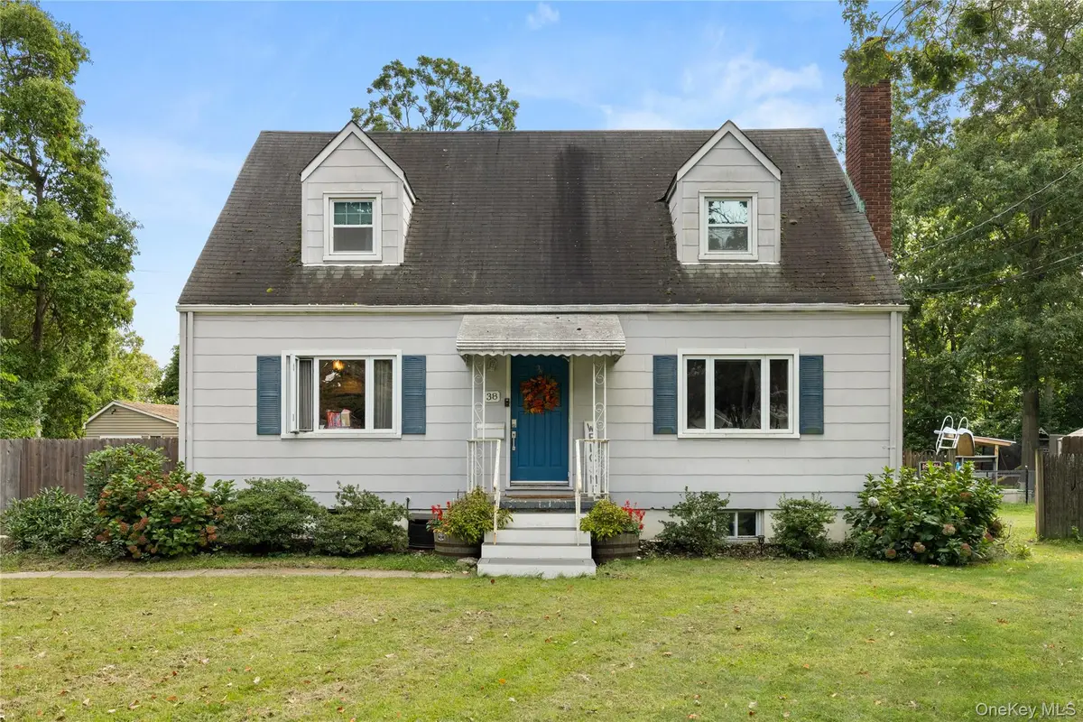38 Muncey Road, Bay Shore, NY 11706 - #1