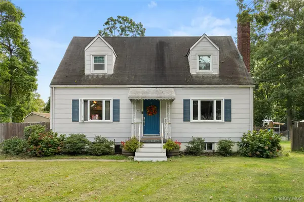38 Muncey Road, Bay Shore, NY 11706