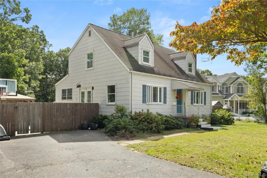 38 Muncey Road, Bay Shore, NY 11706 - #2
