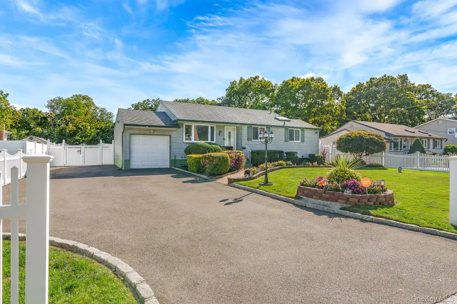 22 W Willow Street, Brentwood, NY 11717 - #2