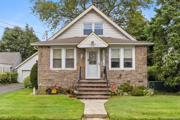 388 S 2nd Street, Lindenhurst, NY 11757