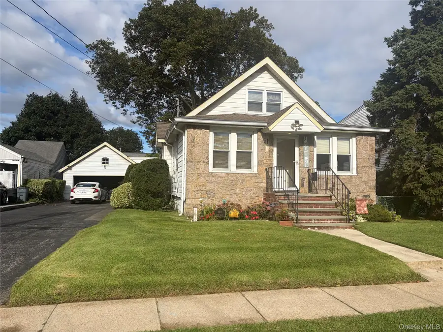 388 S 2nd Street, Lindenhurst, NY 11757 - #2