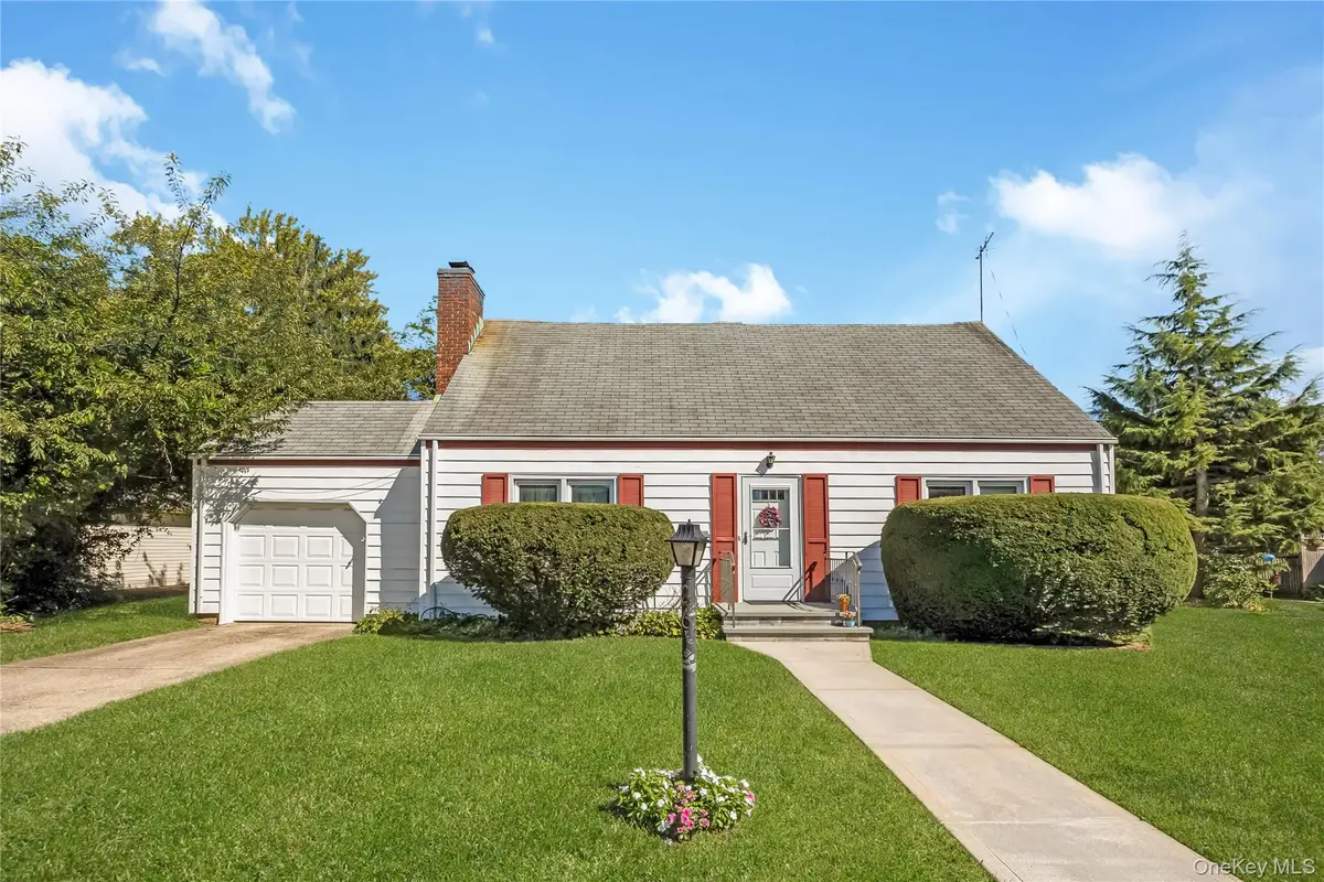 26 Dawes Avenue, Amity Harbor, NY 11701 - #1