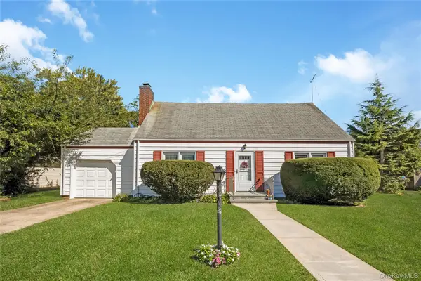 26 Dawes Avenue, Amity Harbor, NY 11701
