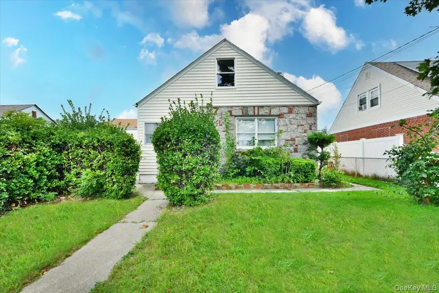 403 Oak Street, Copiague, NY 11726 - #2