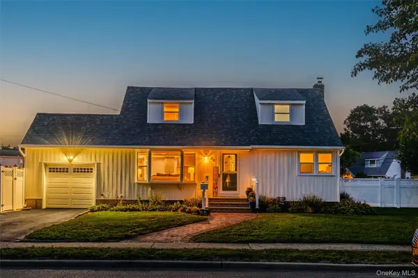 28 Willow Drive, Massapequa Park, NY 11762