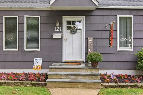 121 N Delaware Avenue, Lindenhurst, NY 11757
