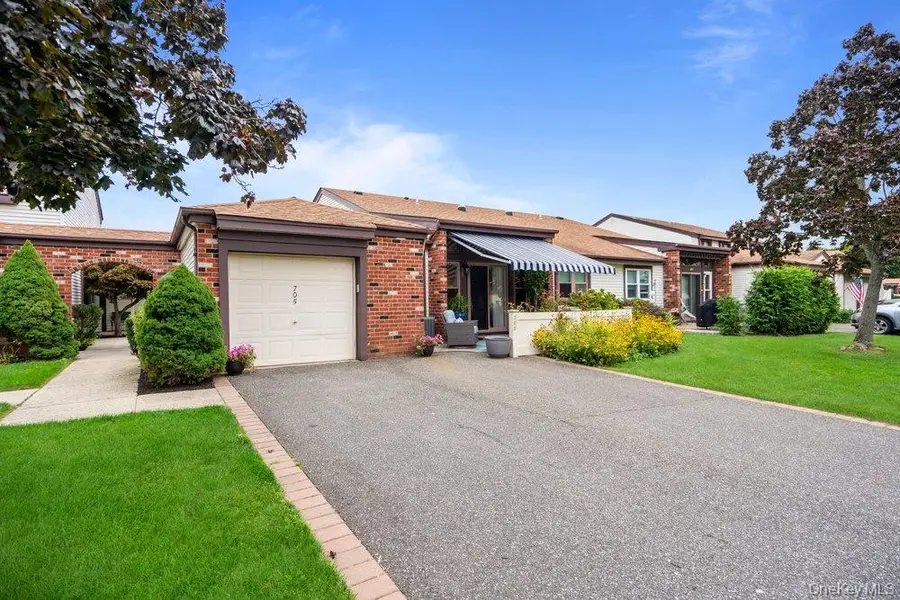 705 Alden Court, Saint James, NY 11780 - #2