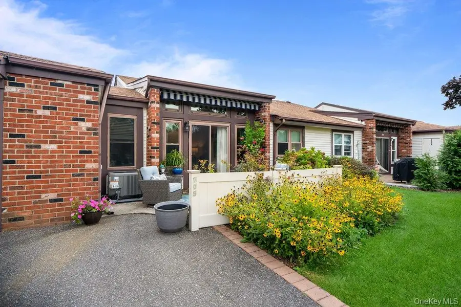 705 Alden Court, Saint James, NY 11780 - #3