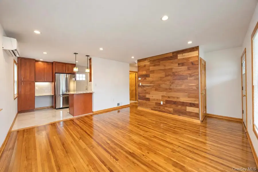 30 Mcalester Avenue, Hicksville, NY 11801 - #3