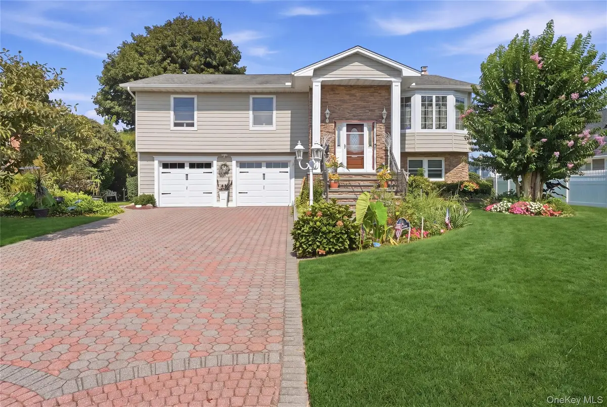 121 Drake Court, West Islip, NY 11795 - #1