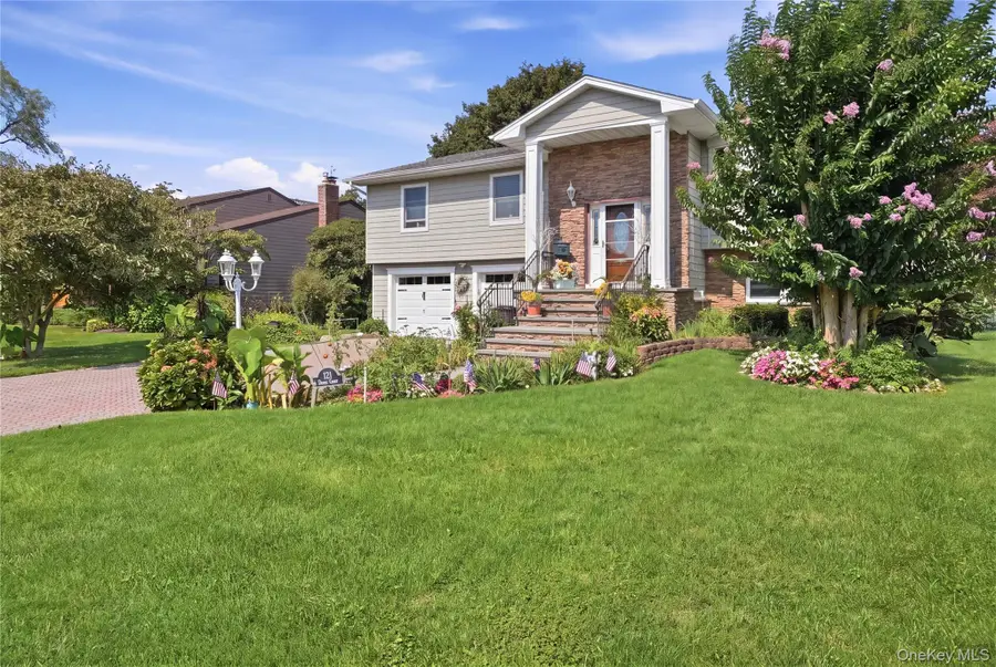 121 Drake Court, West Islip, NY 11795 - #2