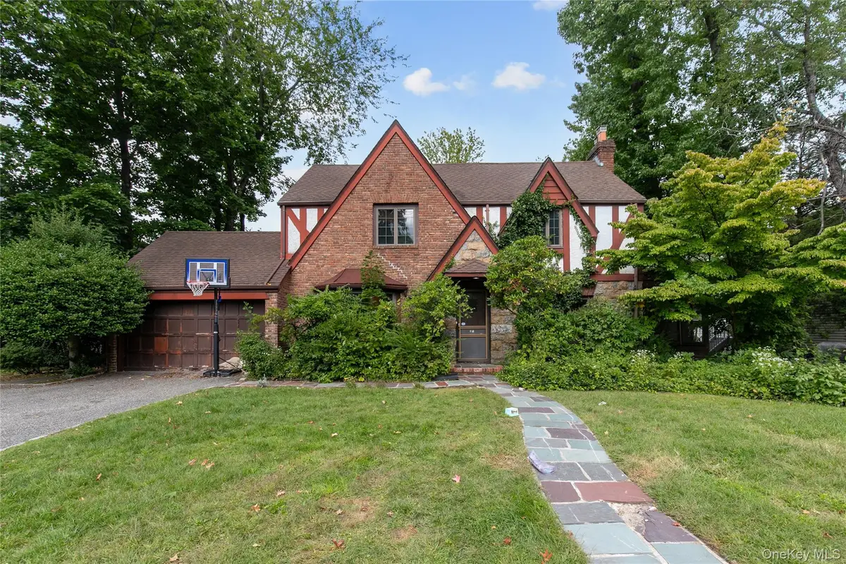 85 Oxford Boulevard, Great Neck, NY 11023 - #1