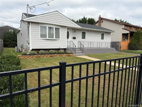 218 E Alhambra Avenue, Lindenhurst, NY 11757