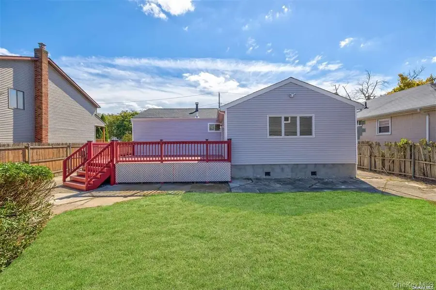 218 E Alhambra Avenue, Lindenhurst, NY 11757 - #3