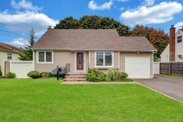 316 39th Street, Lindenhurst, NY 11757