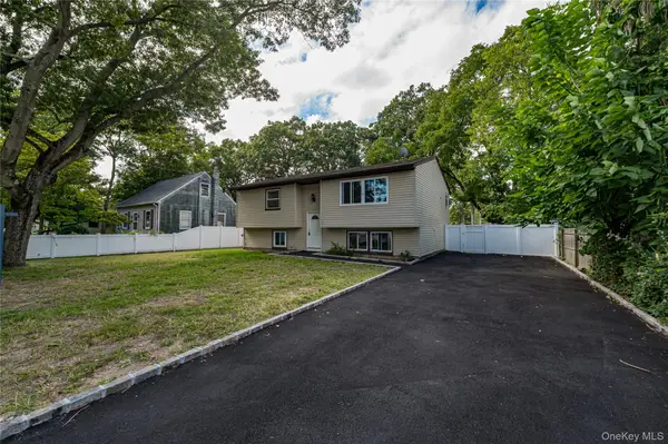 84 N 17th Street, Wheatley Heights, NY 11798