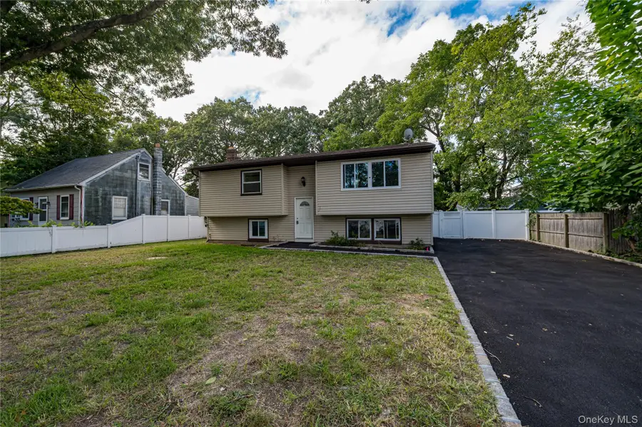 84 N 17th Street, Wheatley Heights, NY 11798 - #2
