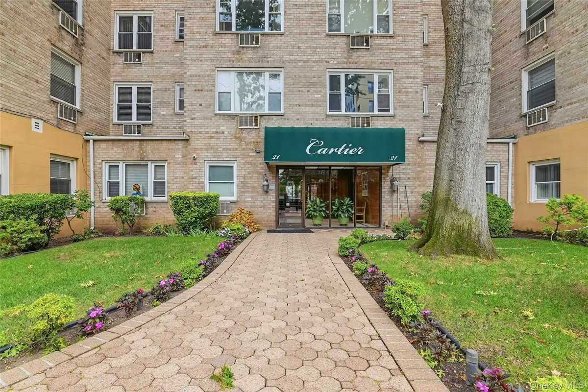 21 Bond Street #3J, Great Neck, NY 11021 - #1