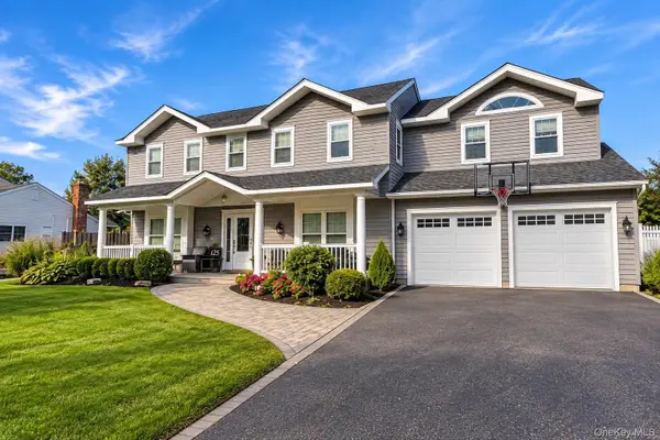 125 Pace Drive S, West Islip, NY 11795