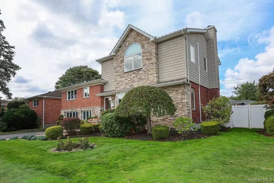 21 Kathleen Drive E, Syosset, NY 11791 - #2