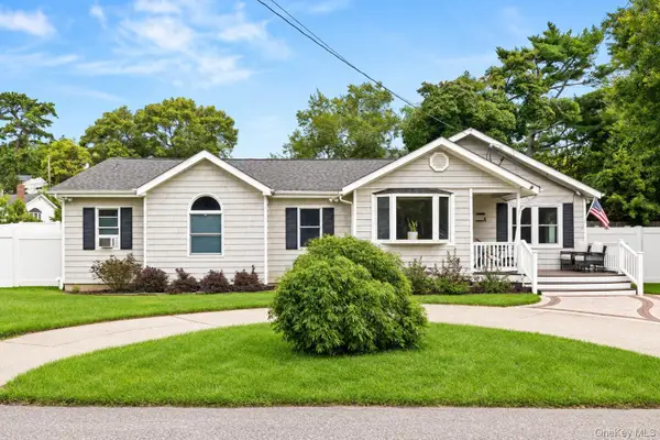5 Charles Court, Lake Ronkonkoma, NY 11779
