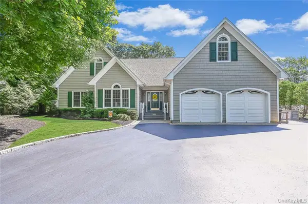 828 Pondview Road, Riverhead, NY 11901