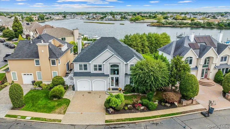 27 Crescent Cove Drive, Seaford, NY 11783 - #3
