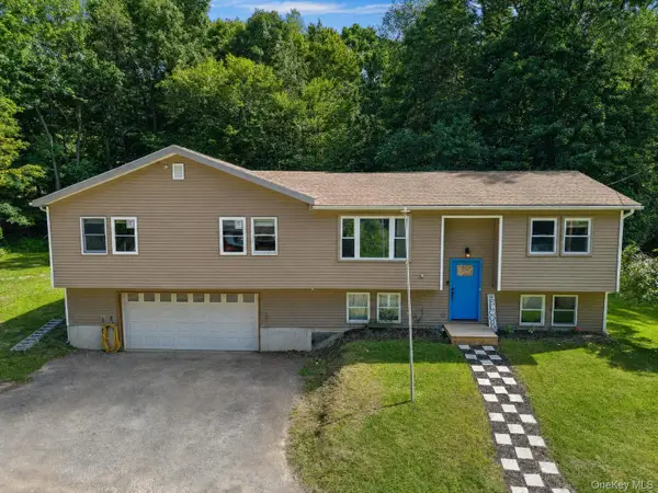 22 Hill View Drive, New Windsor, NY 12553