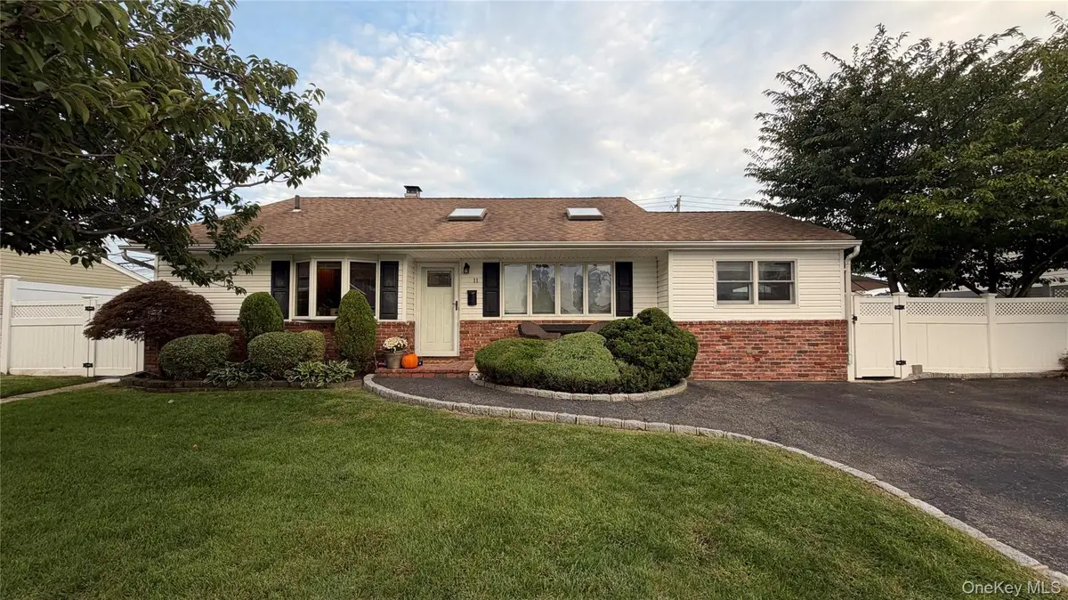 11 Lois Lane, Farmingdale, NY 11735 - #1