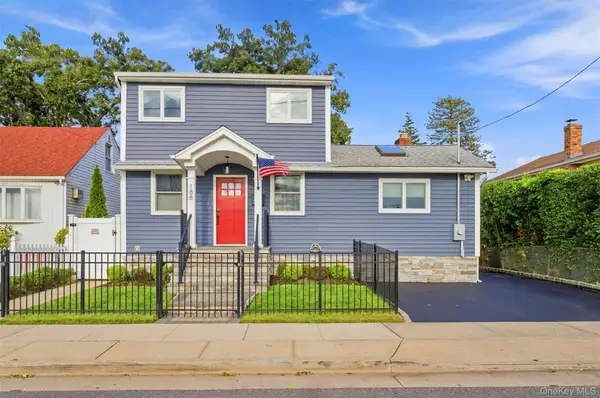 188 S Strong Avenue, Lindenhurst, NY 11757