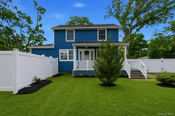 2 Taft Avenue, Islip, NY 11751