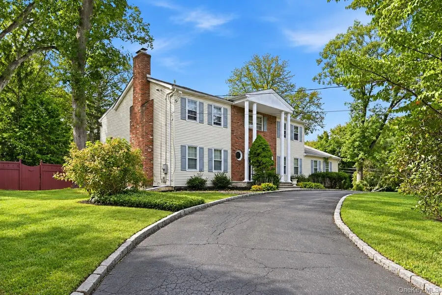 39 Orchard Court, Woodbury, NY 11797 - #2