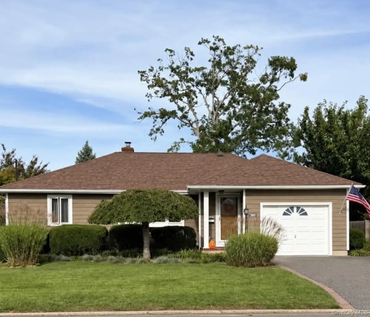 380 N Clinton Avenue, Lindenhurst, NY 11757 - #1
