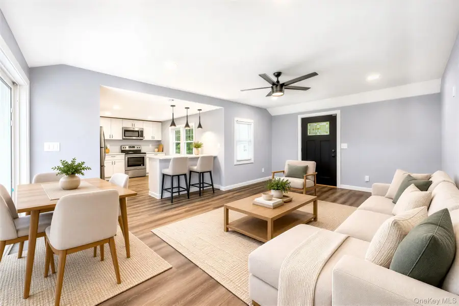 4 Oak Lane, Coram, NY 11727 - #3