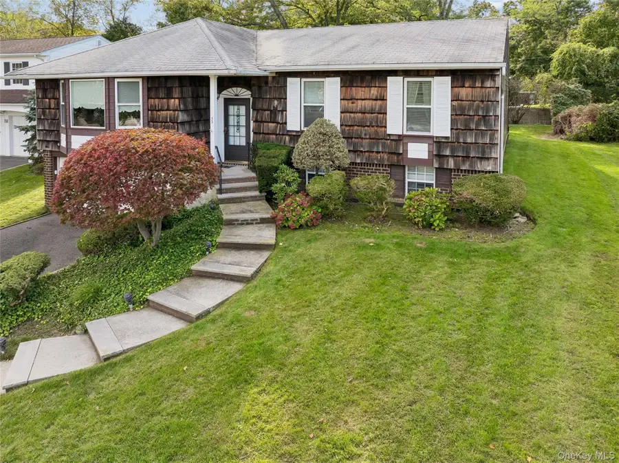 53 Carriage Road, Roslyn, NY 11576 - #3