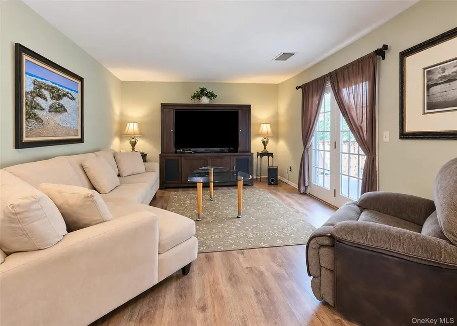 810 Woodland Court, Coram, NY 11727 - #3