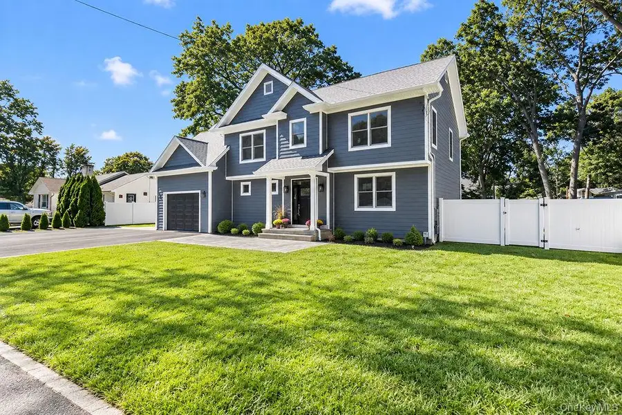 218 W Tyler Avenue, Miller Place, NY 11764 - #3