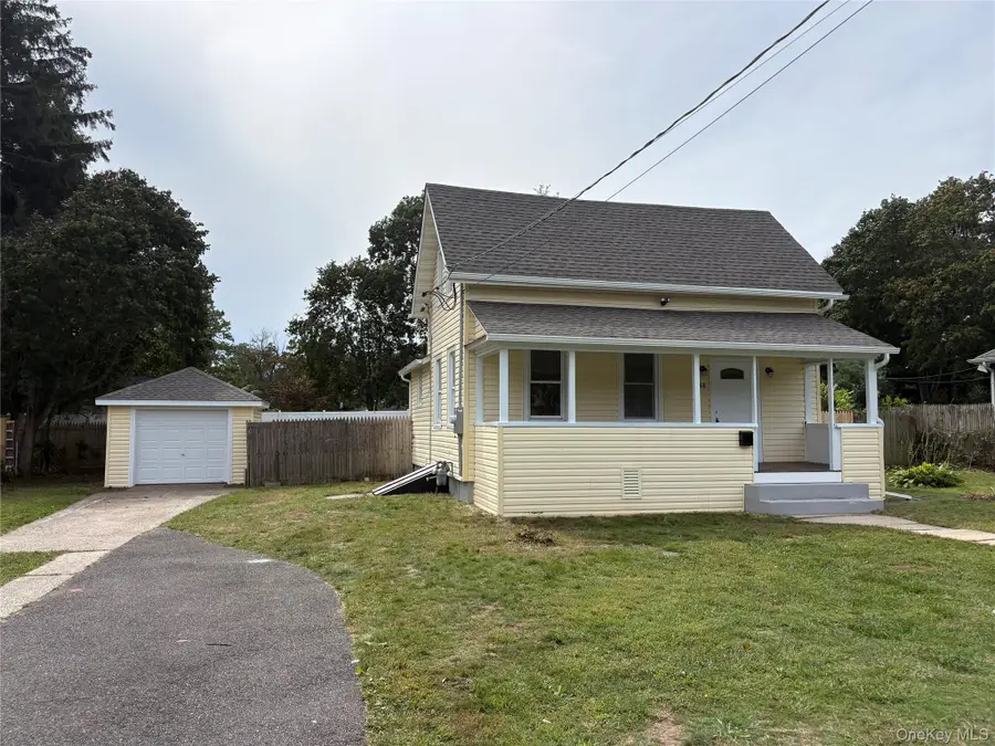 34 S 5th Avenue, Brentwood, NY 11717 - #2