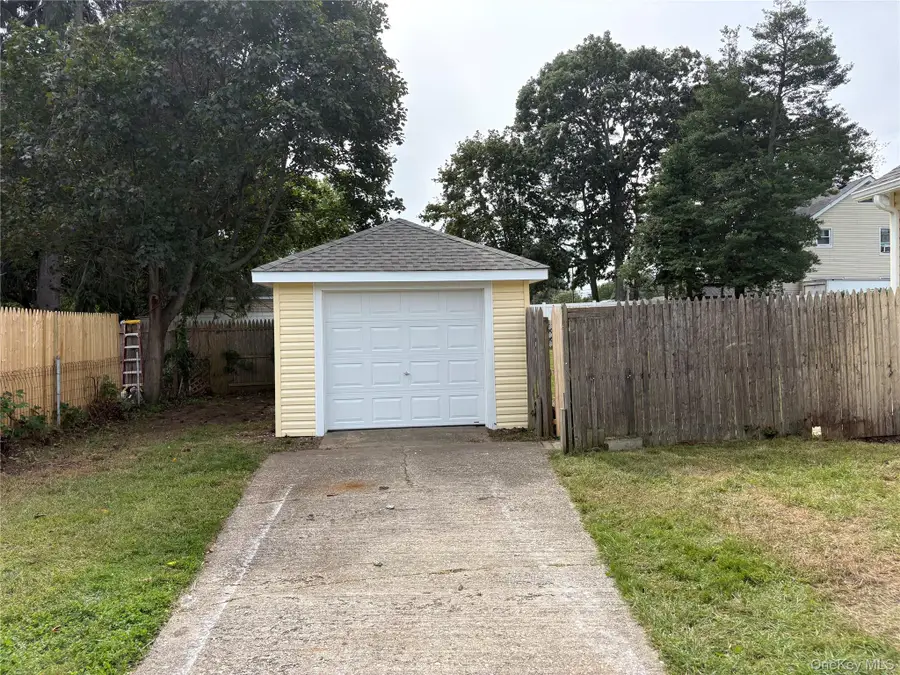 34 S 5th Avenue, Brentwood, NY 11717 - #3