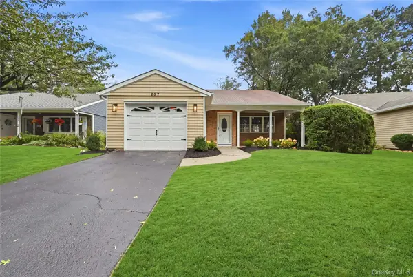 257 Edinburgh Drive, Ridge, NY 11961