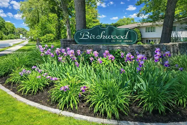 4426 Wilshire Lane #4426, Oakdale, NY 11769
