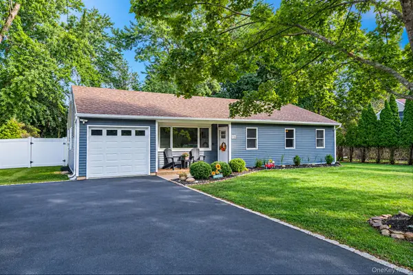 105 Raynor Road, Ridge, NY 11961