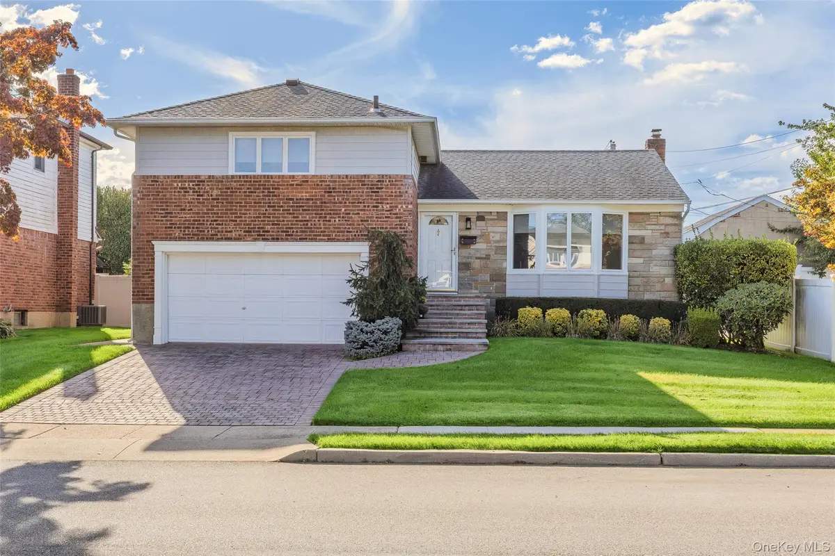 39 Stauber Drive, Plainview, NY 11803 - #1