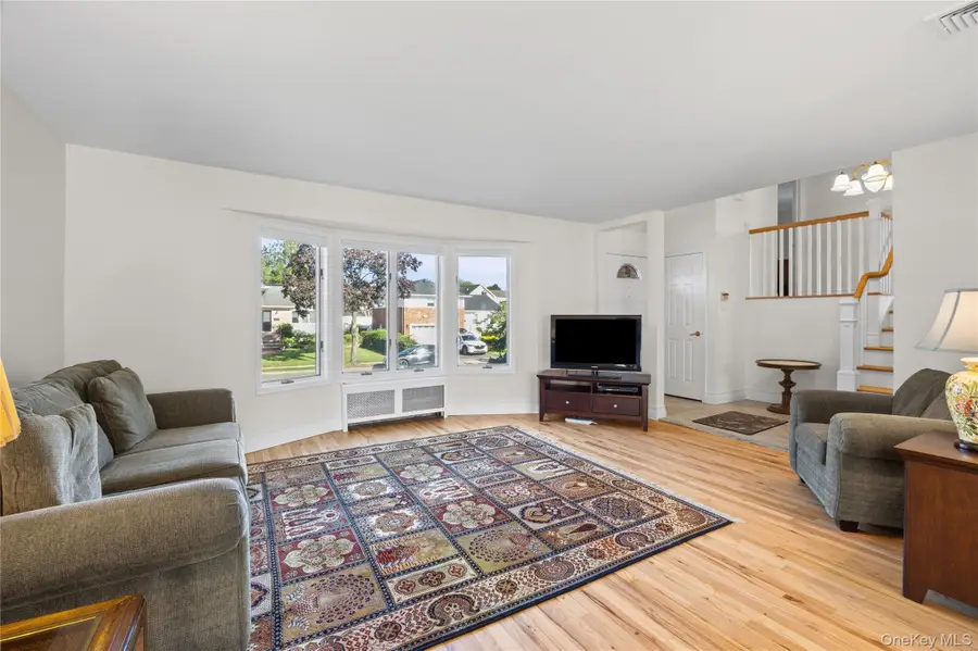 39 Stauber Drive, Plainview, NY 11803 - #2