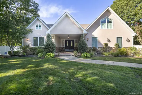 37 W Woodside Avenue, Patchogue, NY 11772