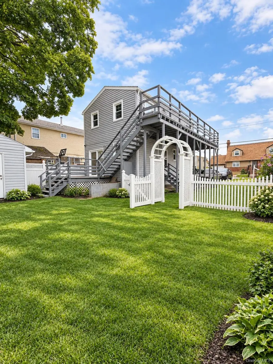 459 Roquette Avenue, Floral Park, NY 11001 - #3