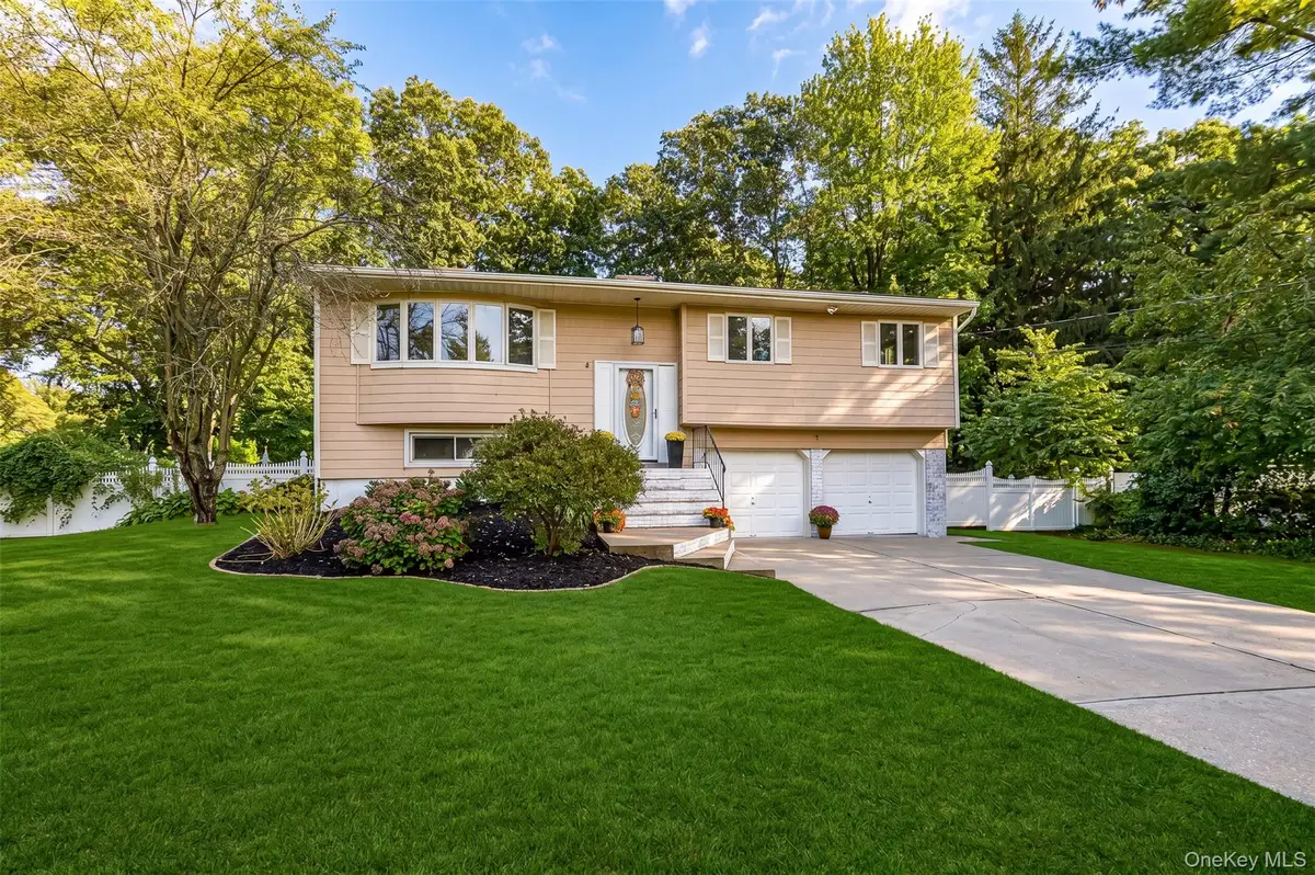 7 Don Lane, Hauppauge, NY 11788 - #1